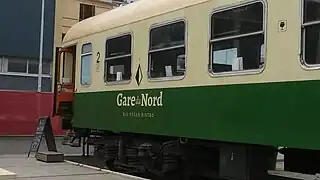Ancien wagon provenant du dépôt ferroviaire de la gare du nord, à Berlin, aménagé en restaurant végan (quartier d'Agniesebuurt),.