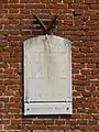 Plaque monument aux morts sur la mairie.