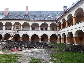 Château : cour intérieure.
