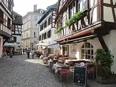 Rue du Bain aux Plantes, face à la maison du 25.