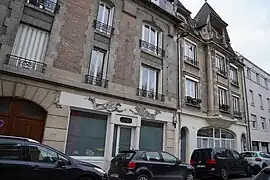 44 et 44bis, art-déco et street art par Levalet.