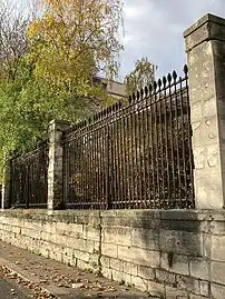Clôture de l'ancienne halle aux vins, rue Cuvier.