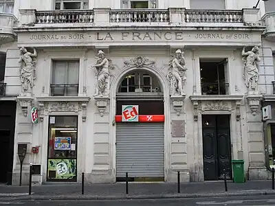 Atlantes (1883), Paris, no&nbsp;142 rue Montmartre. Les cariatides sont d'Ernest Hiolle.
