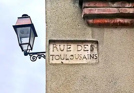 Pierre de rue du XVIIIe&nbsp;siècle.