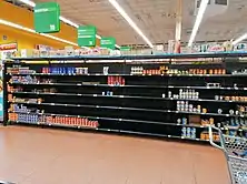 Rupture de stock partielle de boîtes de conserve dans un supermarché de San Luis Potosí, la veille de la mise-en-quarantaine de l'État de San Luis Potosí, Mexique, 20 mars 2020.
