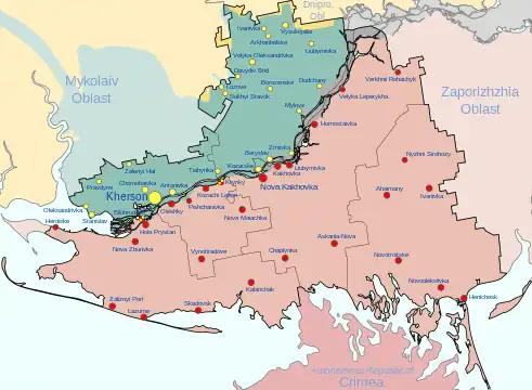 Oblast de Kherson sous contrôle ukrainien en jaune, territoire occupé par la Russie en rouge et territoire occupé par la Russie puis récupéré par l'Ukraine en cyan.