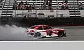 Ryan Preece effectuant un burnout après sa victoire au Fitzgerald Glider Kits 300 sur le Bristol Motor Speedway en 2018.