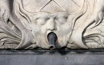 Cracheur avec devise «FUIMUS».