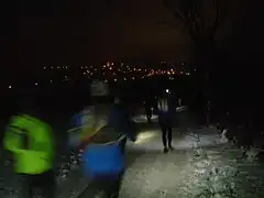 Vue sur les lumières du village de Saint-Christo en Jarez, village traversé au 16e kilomètre, sur la SaintéLyon 2017.