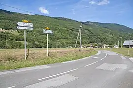 La D 207 au centre de la commune.