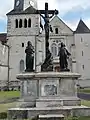 Calvaire dans l'enceinte de l'église (ancien cimetière).