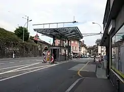 Le début de la route H21 à la douane de St-Gingolph.