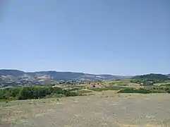 Saint-Laurent-d'Oingt, vue en direction du hameau de Ronzière (Ternand) au centre.