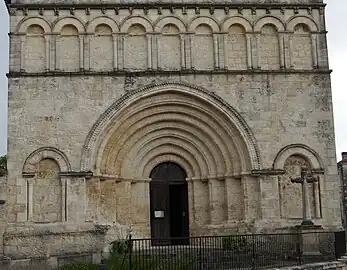 La façade de type saintongenais après sa restauration en 1998