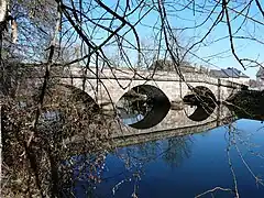 Le pont du XIXe&nbsp;siècle sur la Vézère.