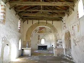 Abside romane, fresques XVe&nbsp;siècle.