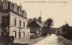 La route de Livarot sur une carte postale de la fin du XIXe&nbsp;siècle ou du début du XXe&nbsp;siècle.