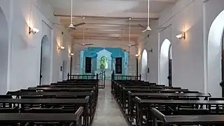 Vue intérieure : la nef.