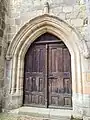 Porte XVIe&nbsp;siècle entrée par le bas-côté nord.