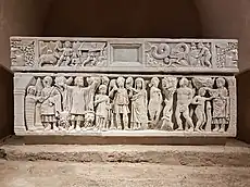 Sarcophage de sainte Quitterie datant de la fin de l'époque romaine en l'église Sainte-Quitterie d'Aire, bâtie au XIe&nbsp;siècle.