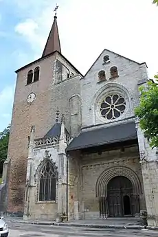 La collégiale Saint-Anatoile.