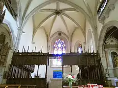 Les stalles forment une séparation entre la nef et le chœur.