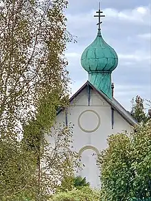 Pignon sud de l'église Saint-Serge-et-Saint-Vigor de Colombelles.