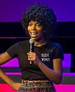 Sasheer Zamata dans le rôle de Jennifer Kale