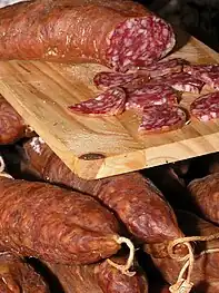 Saucisson d'Ardèche à la coupe.