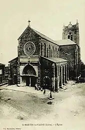 Carte postale du début du XXe siècle représentant l'église de Saint-Martin-la-Plaine