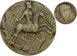 Sceau médiéval usé montrant un chevalier en armes monté sur son destrier.