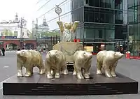Les Ours-Quadrige de Berlin, Kurfürstendamm 21.