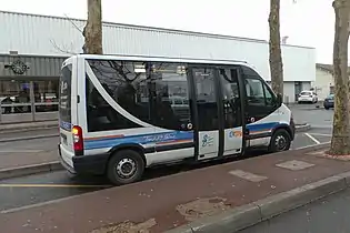 Le Master no&nbsp;531 sur la ligne 305 à la gare routière de Corbeil-Essonnes.