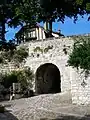 La poterne des Tisserands dans l'enceinte médiévale, au quartier Saint-Vincent.