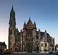 Cathédrale Notre-Dame de Senlis, portail sud sur la place Notre-Dame.