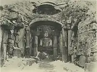 Seokguram avant 1938. Les gardiens de l'entrée, à d. et g,vers 751