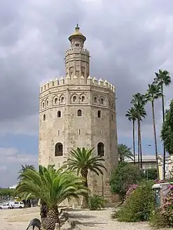 La Torre del Oro est une tour d'observation militaire (XIIIe siècle)