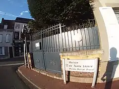 Portail d'entrée de la maison-musée&nbsp;Classé&nbsp;MH (1961).