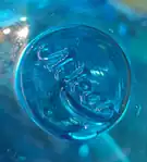 Signature d'Auguste Jean, AJean. Pastille de verre appliquée à chaud. Entre 1877 et 1884.