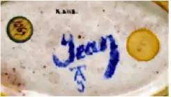 Signature d'Auguste Jean, Jean AJ. Émail bleu sur faïence émaillée.