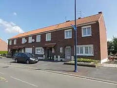 Habitations groupées par quatre.