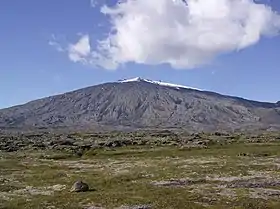 Le Snæfellsjökull et son reliquat de glacier à son sommet en 2010.