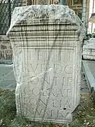 Inscription latine trouvée à Ialia sur le territoire de la Mésie supérieure et conservée au Musée archéologique national de Sofia, il s'agit de l'épitaphe de Tettius Rufus, un décurion et pontife de la colonie romaine de Ratiaria. (AE 1911, 214 ; AE 1919, 81
