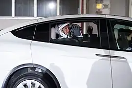 Transfert de Thomas Pesquet vers SpaceX Crew-2, en Tesla Model X, le jour du décollage du  23 avril 2021.