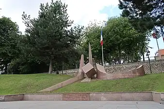 Square et monument des Martyrs de la Résistance.