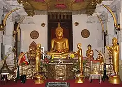 Statue de Bouddha dans le Temple de la Dent à Kandy.