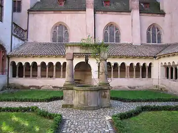 Cloître de l'église Saint-Pierre-le-Jeune de Strasbourg