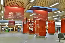 La salle des pas perdus de la gare de Saint-Quentin-en-Yvelines