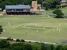 vue en plongée sur un terrain de cricket