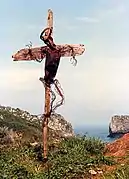1983, Le barbelé du Christ, assemblage, hauteur : 250&nbsp;cm, la côte cantabrique